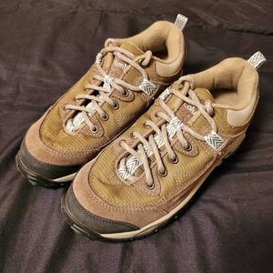 Women’s Columbia hiking boots